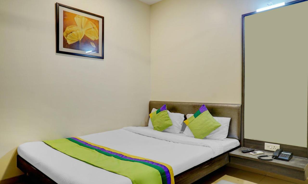 Treebo Bhagyashree Executive Hotel Mundhva Exterior foto